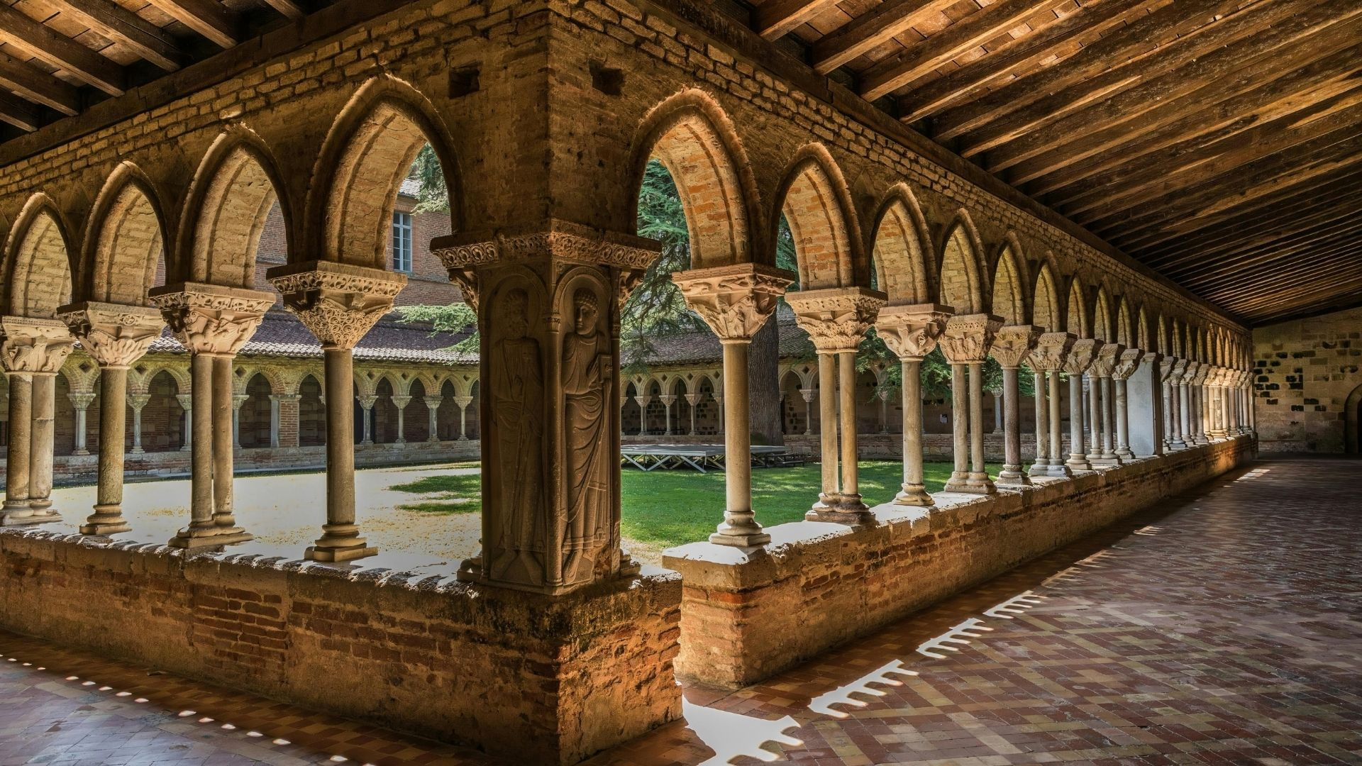 Cloître roman de l'abbaye de Moissac - Tarn-et-Garonne - France