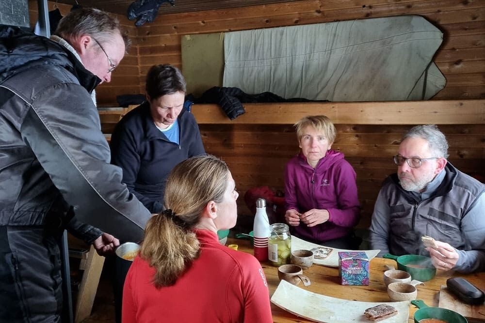 Accueil autour d'un repas chez notre hôte