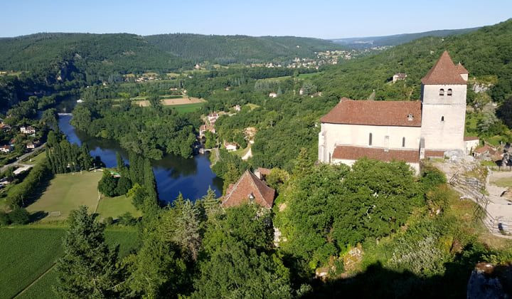 Vue aérienne de l'église et de la vallée du Lot - Saint-Cirq-Lapopie - France