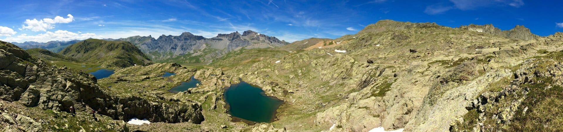 Lacs alpins et sommets rocheux - Grande Traversée des Alpes - France
