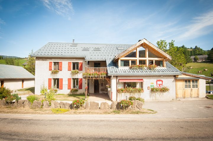 Terrasse d'un gîte de charme, point de chute d'un séjour en étoile