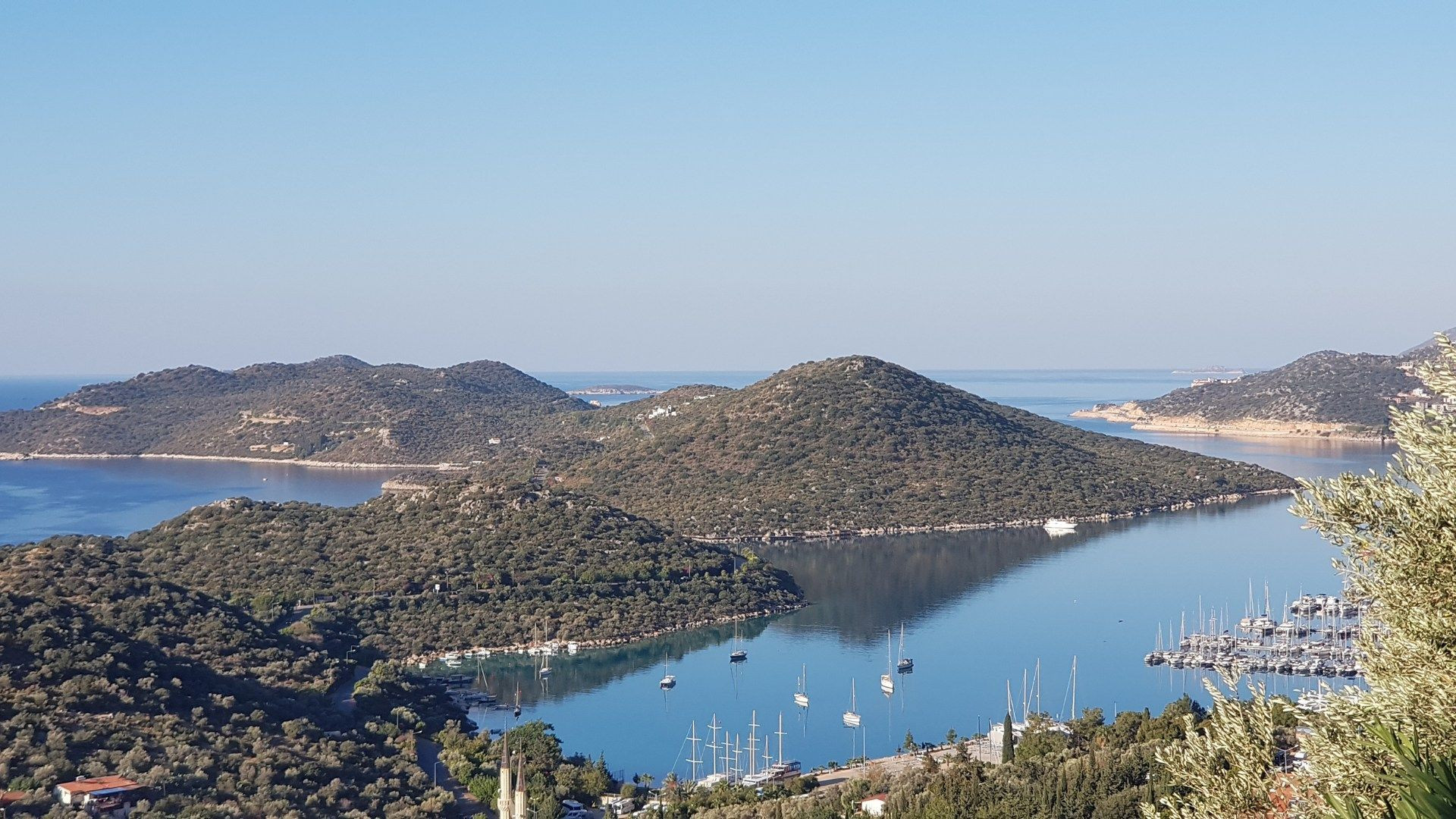 Baie et port de plaisance vus depuis la voie lycienne - Turquie