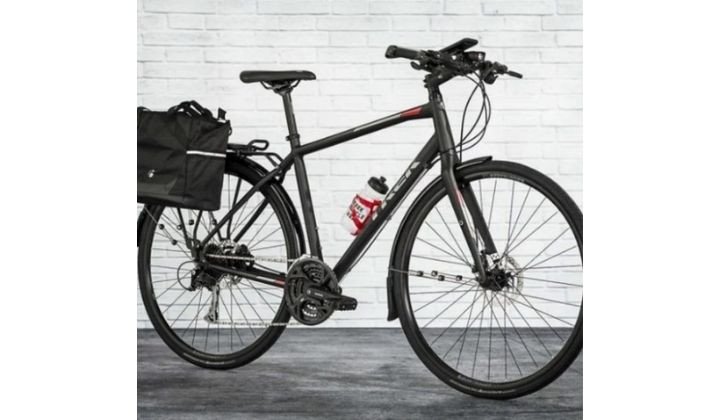 Velo VTC noir avec sacoches - Equipement randonnee - Montenegro