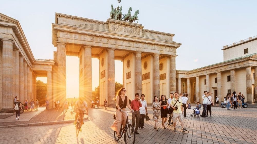 © Dagmar Schwelle Porte de Brandebourg au coucher du soleil - Berlin - Allemagne