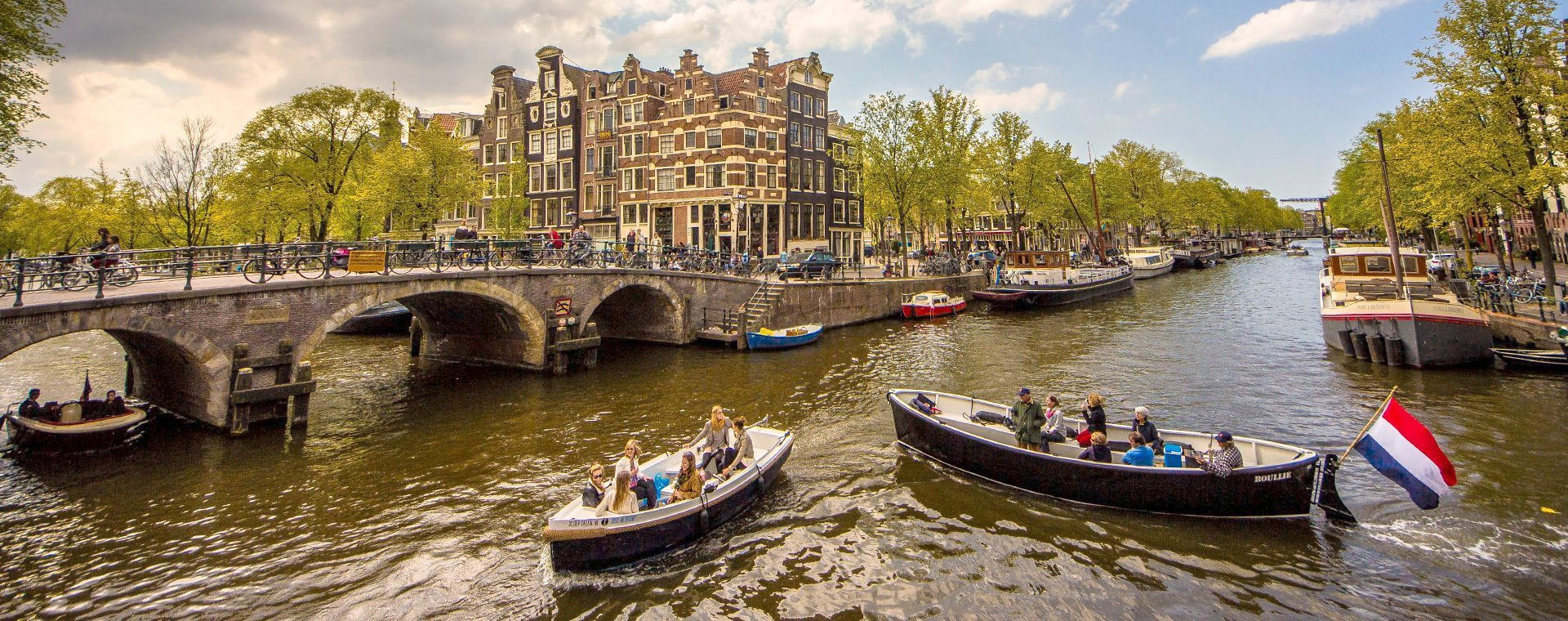 Bateaux sur les célèbres canaux d'Amsterdam - Pays-Bas