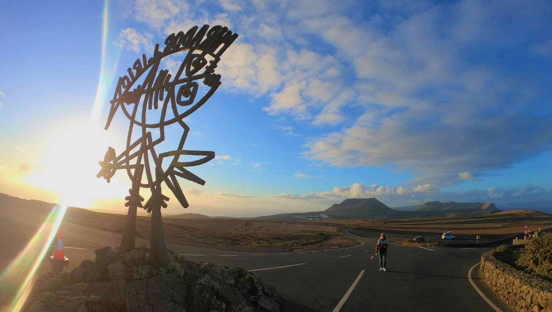 © David Praire Sculpture de César Manrique au coucher de soleil - Lanzarote, Canaries