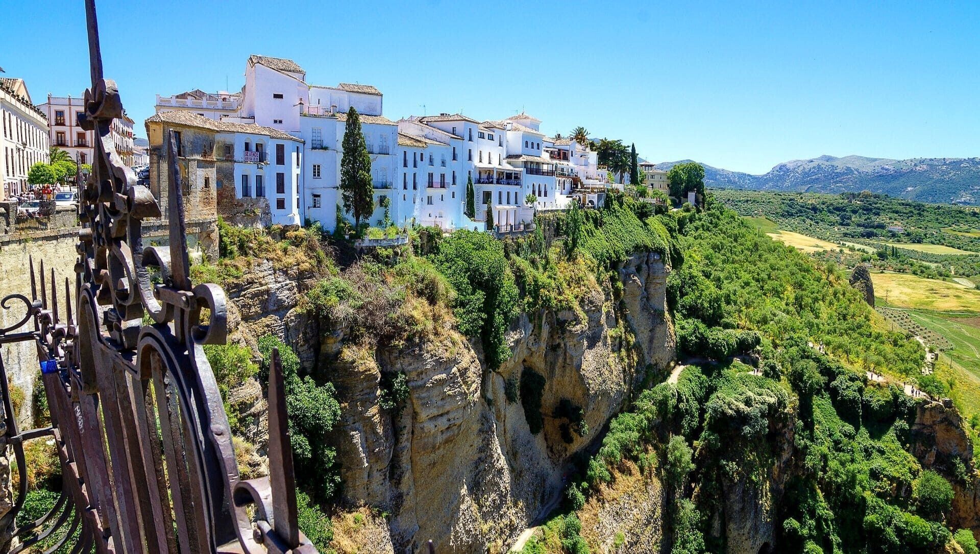 Maisons blanches au bord de la falaise du Tajo - Ronda - Andalousie - Espagne