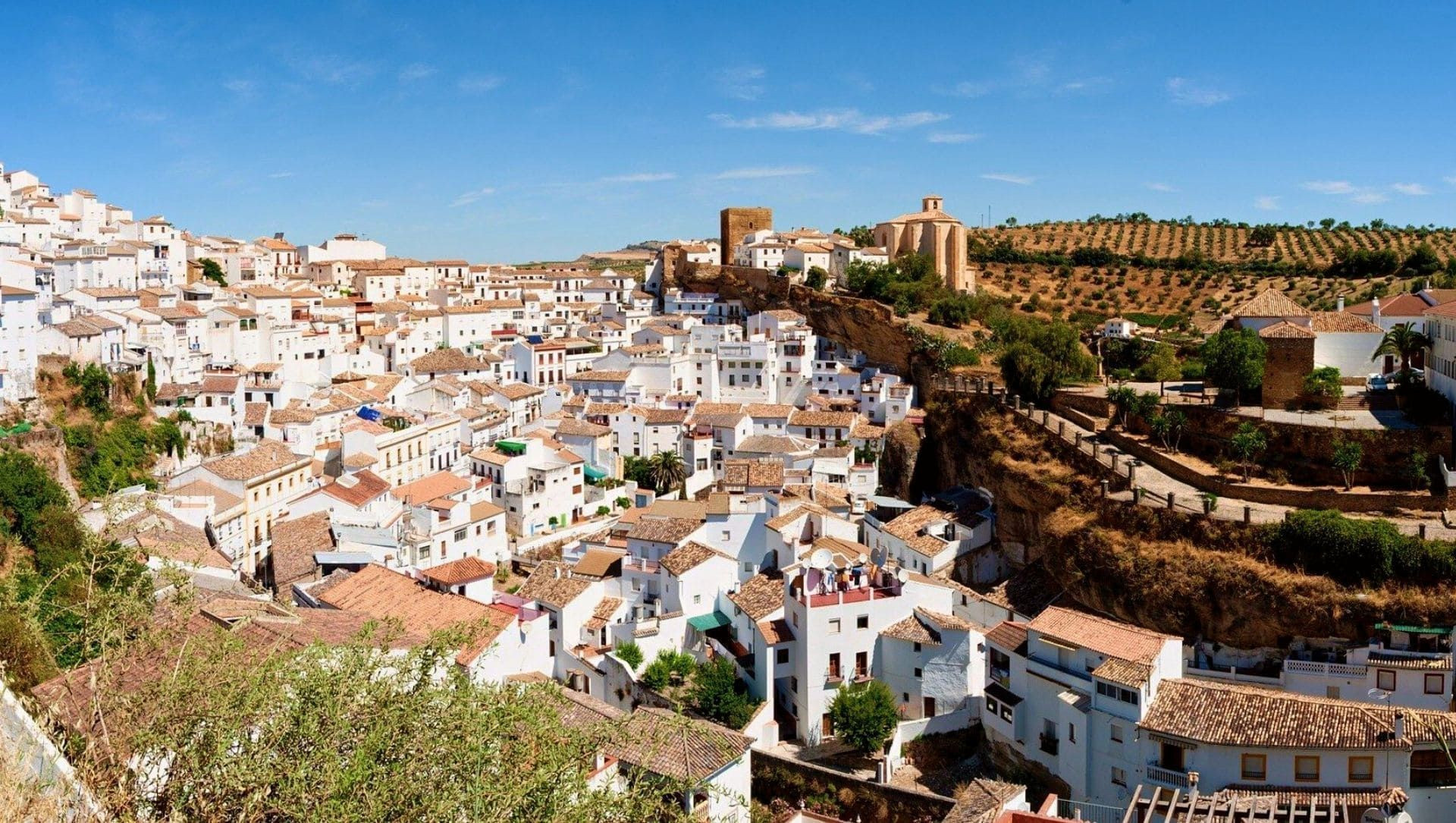Village blanc perché de Setenil de las Bodegas - Andalousie - Espagne