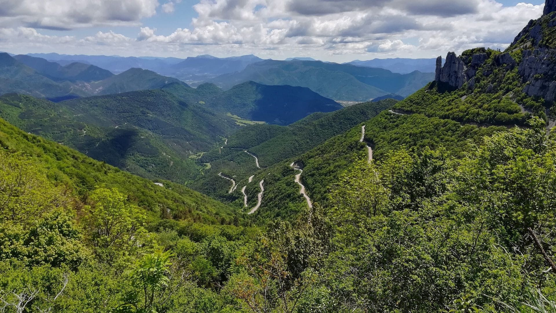 Route en lacets du col du Rousset - Vercors - Drôme - France