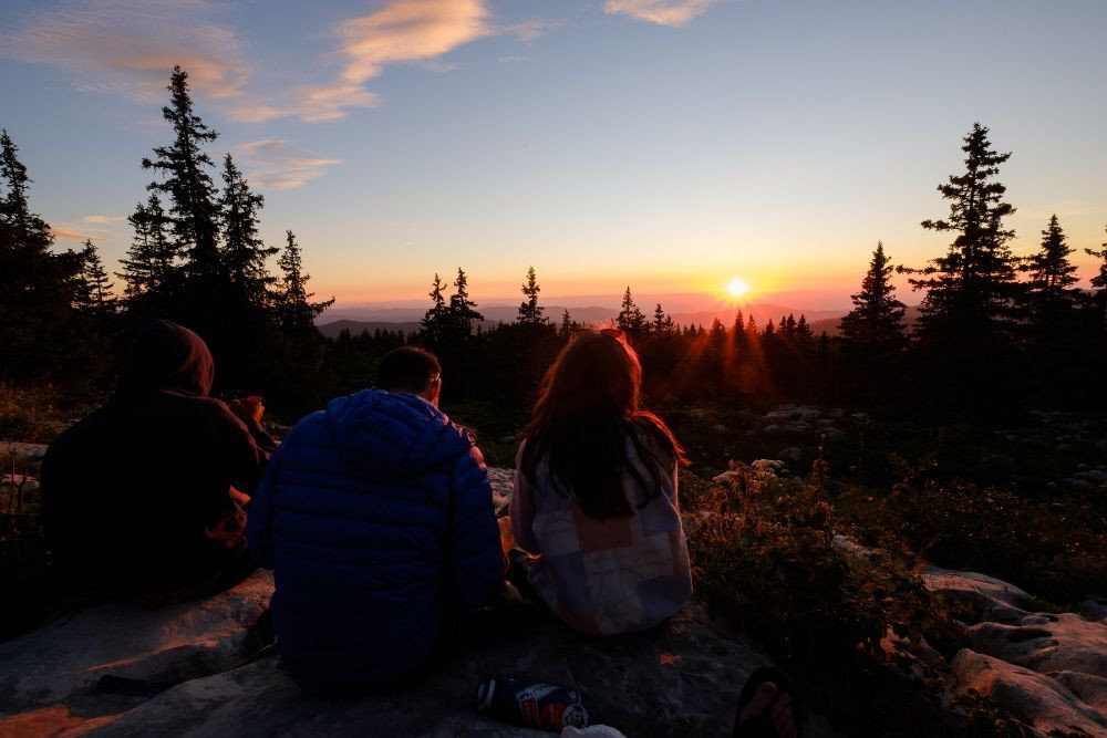 © Timothé Bourdilleau Coucher de soleil au dessus de la forêt de Corrençon © Timothé Bourdilleau