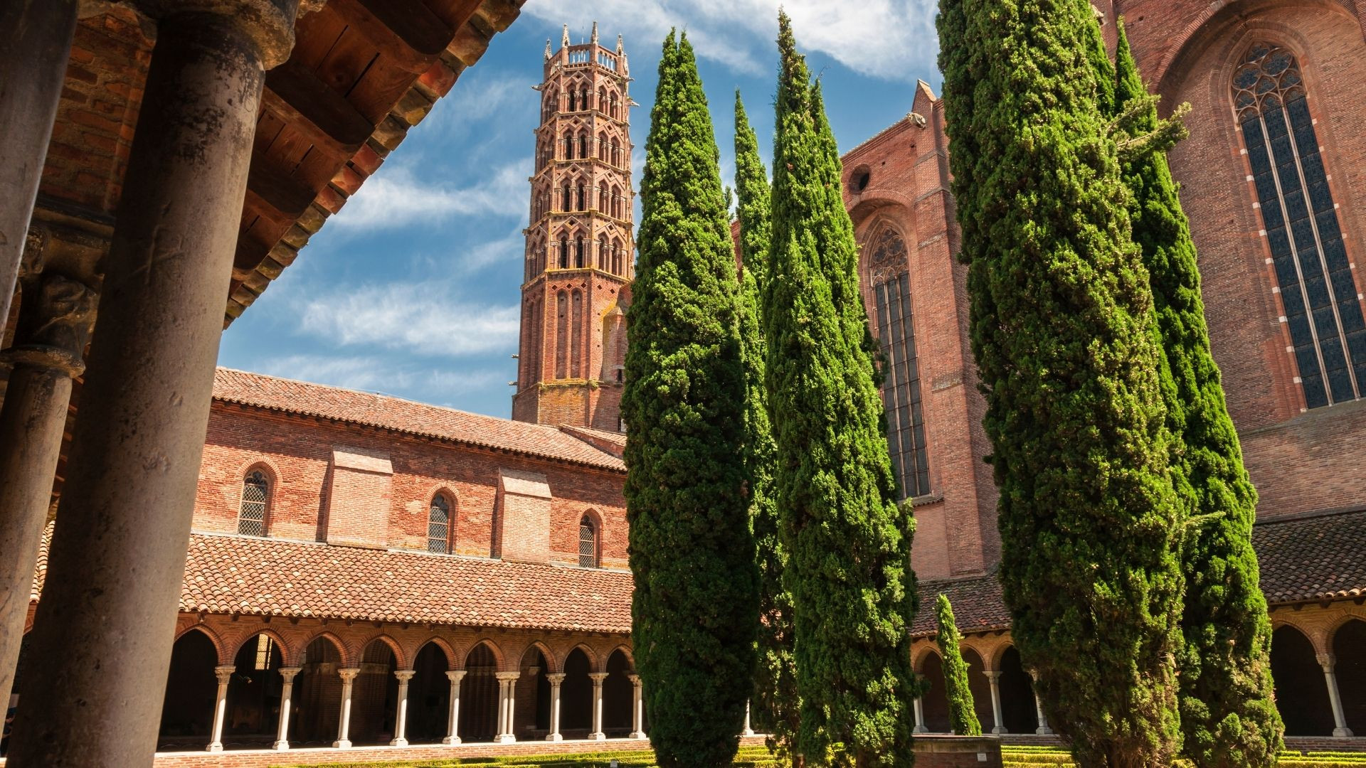 Clocher et cloître du couvent des Jacobins - Toulouse - France