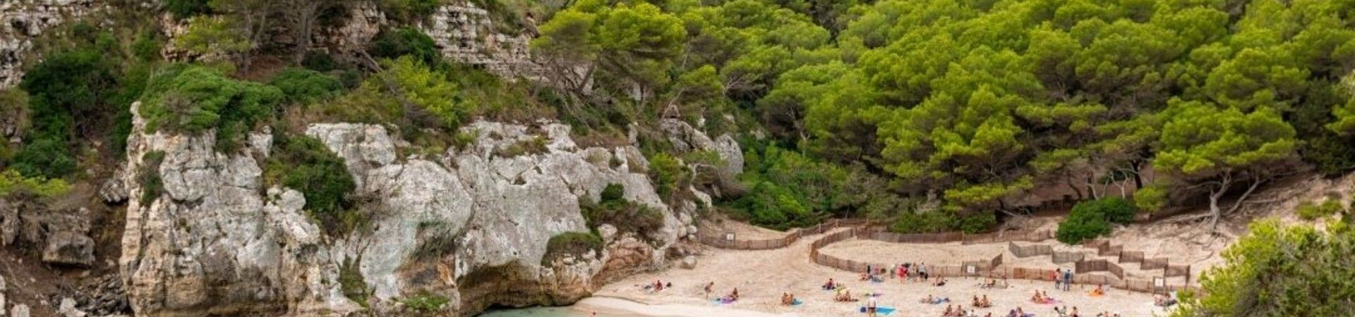 Crique de Macarella et falaises calcaires - Minorque - Baléares, Espagne