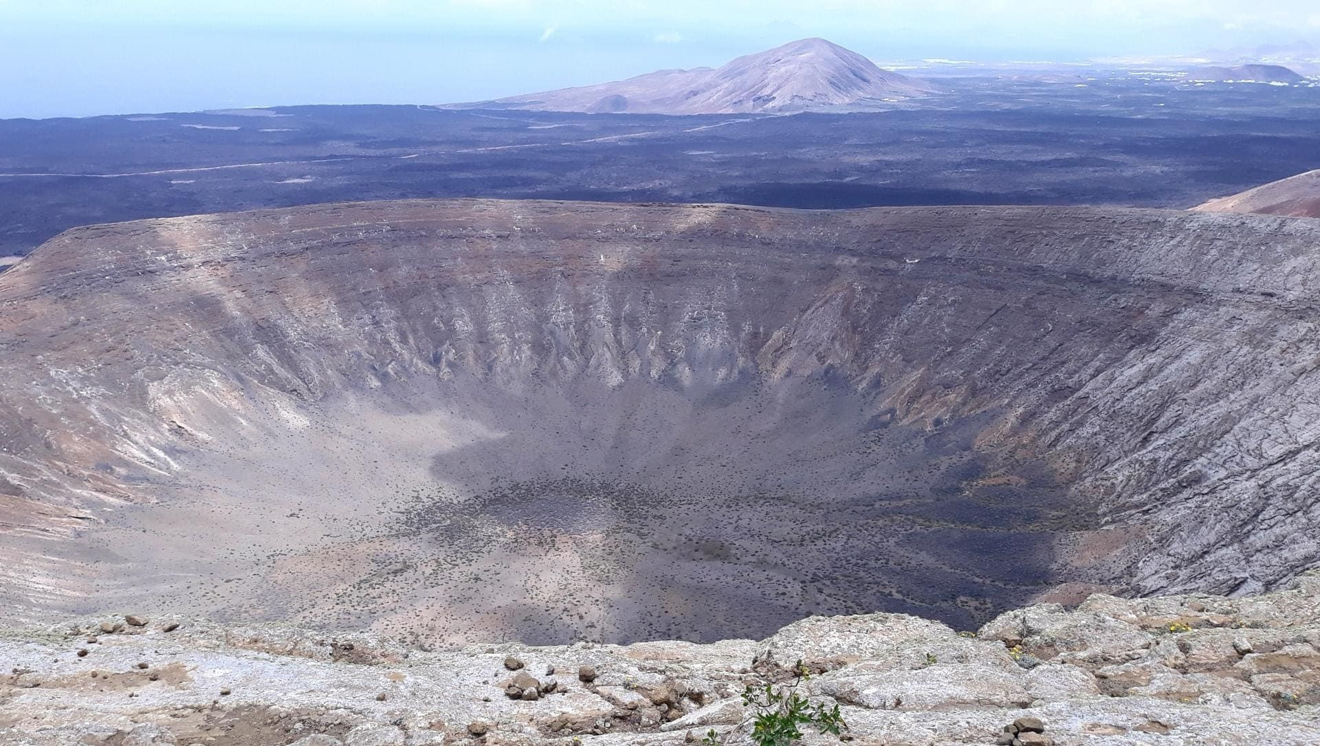 © Murielle Mondon Cratère volcanique à Lanzarote - Canaries - Espagne
