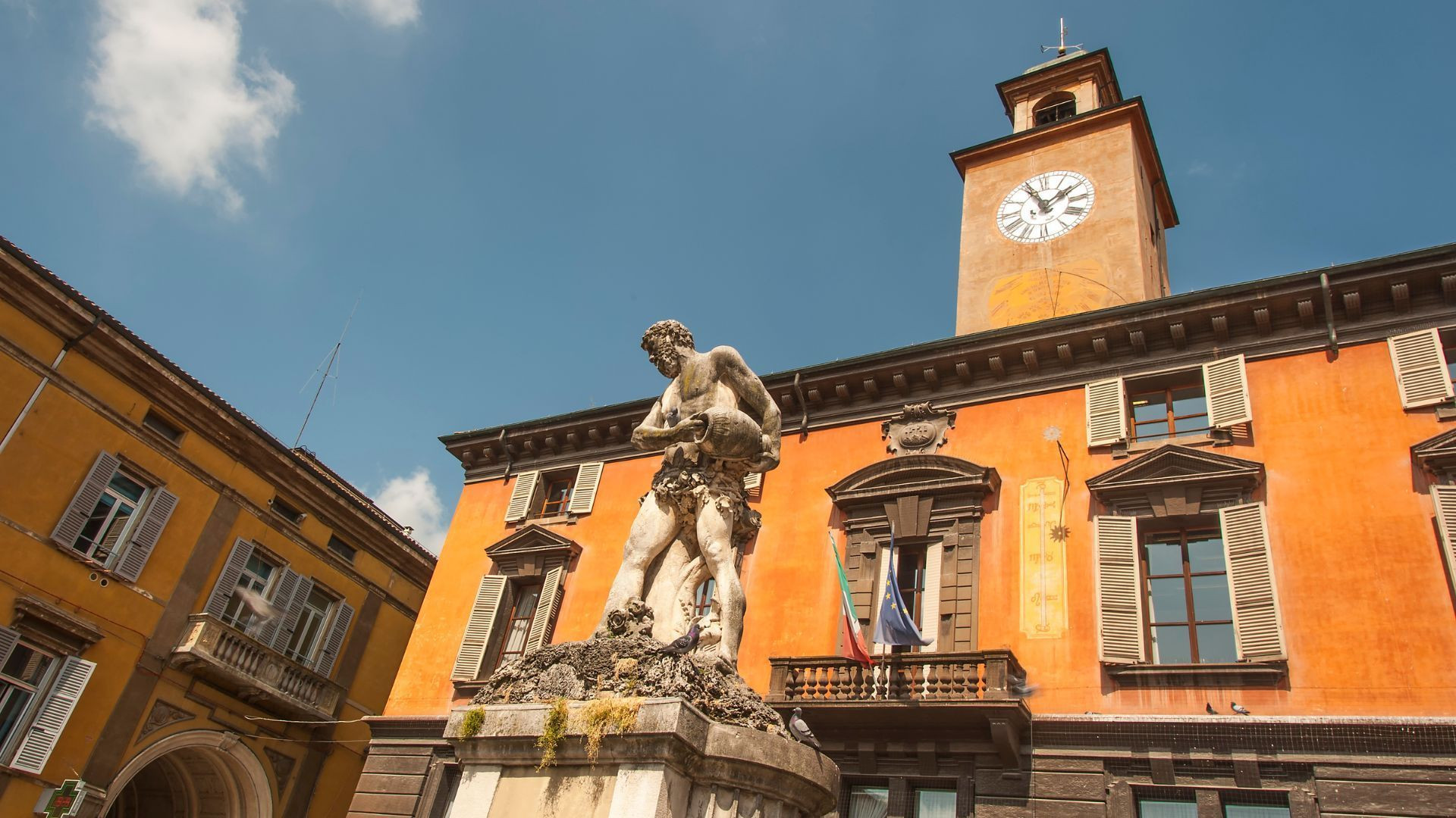 Fontaine du Crostolo et tour de l'horloge - Reggio d'Émilie - Émilie-Romagne, Italie