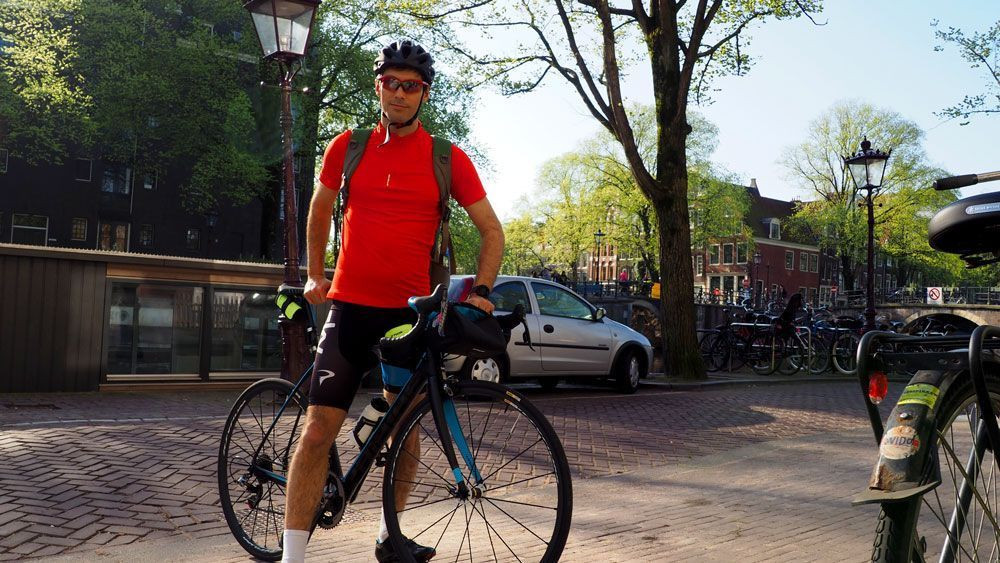 À vélo dans la ville d'Amsterdam aux Pays-Bas © David Praire