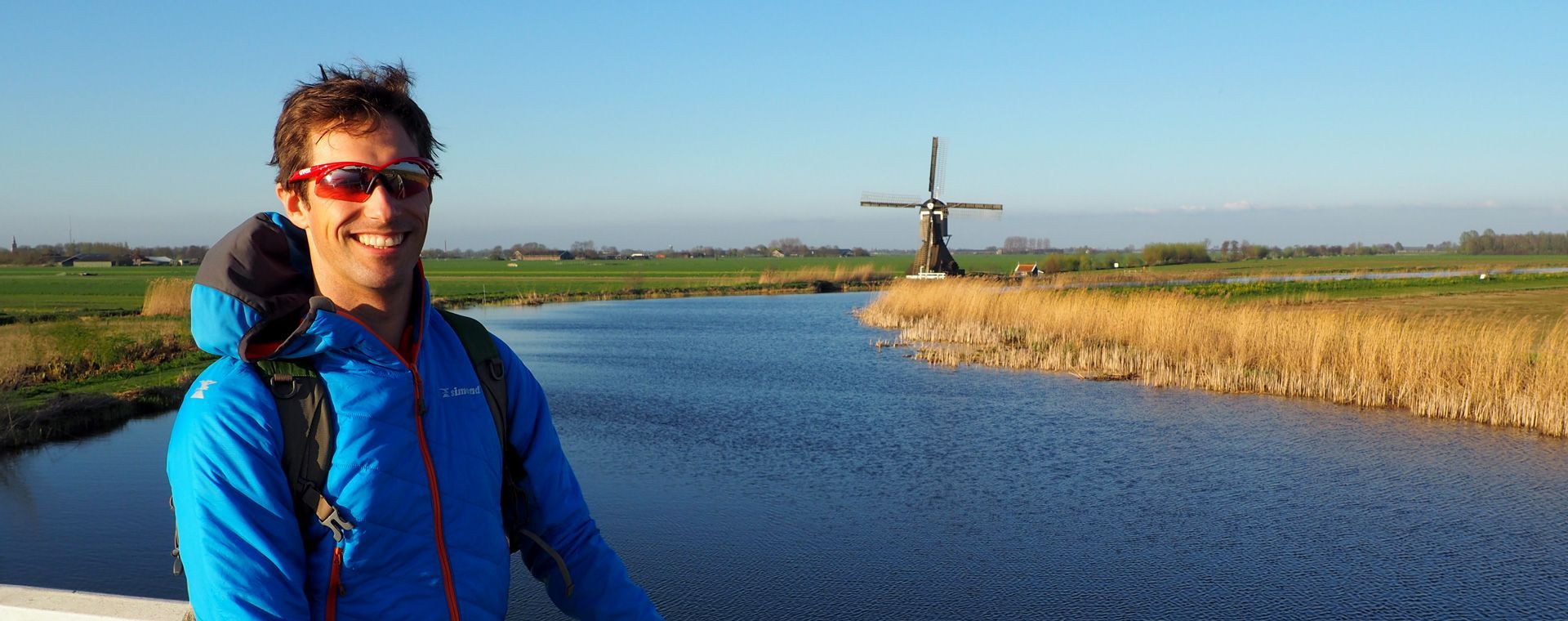 Cycliste devant un moulin - Pays-Bas