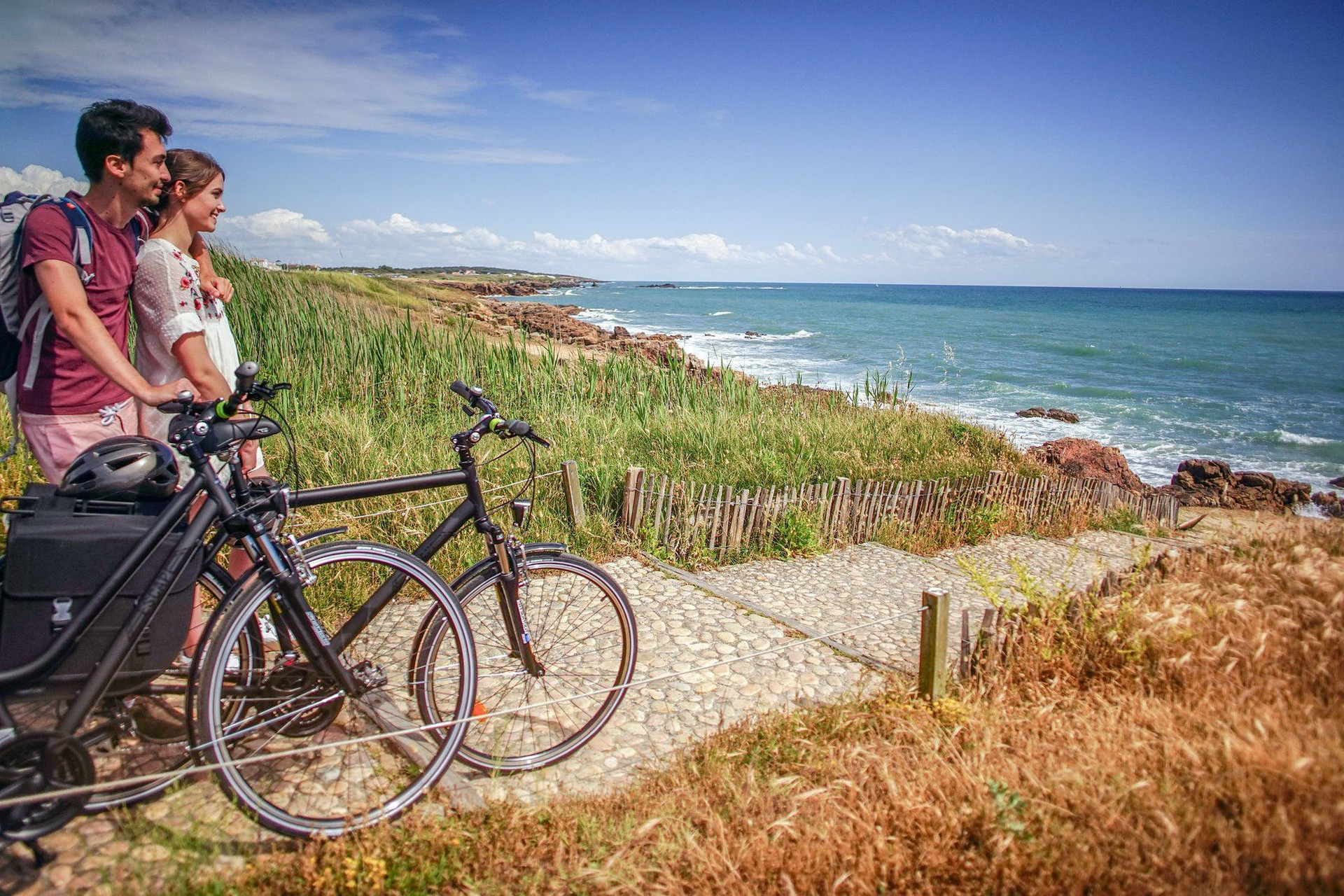 Cyclistes au Puits d'Enfer - Côte vendéenne - Vendée - France
