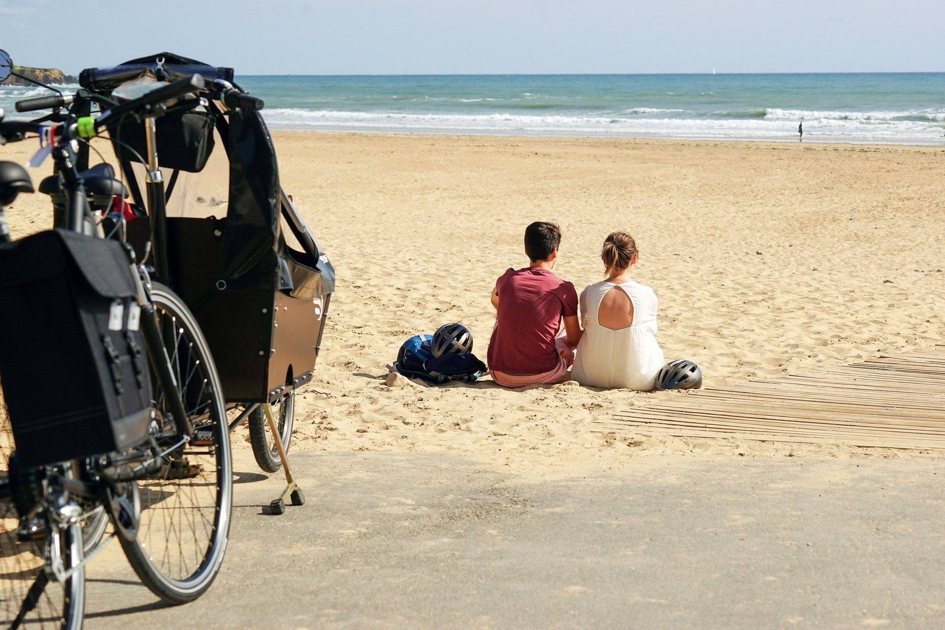 Cyclistes sur la plage du Veillon - Vélodyssée - Vendée - France