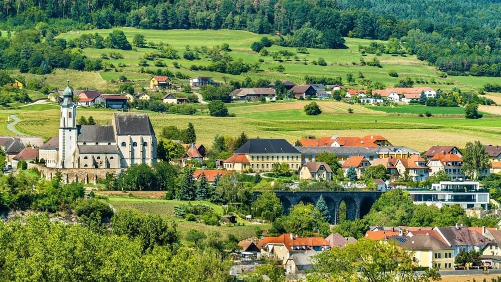 Village et église dans la vallée de la Wachau - Emmersdorf an der Donau - Autriche