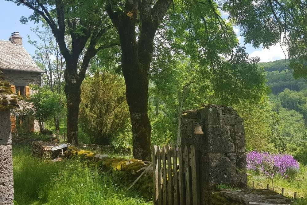 © Anne-Marie Billault En approchant de St Chély d'Aubrac © Anne-Marie Billault