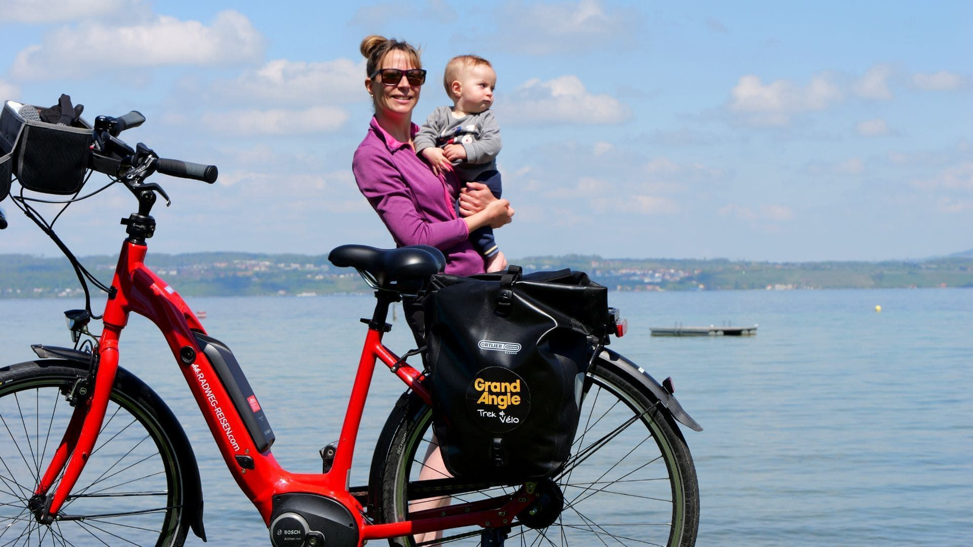 © David Praire Cycliste et enfant au bord du lac de Constance - Allemagne (2)
