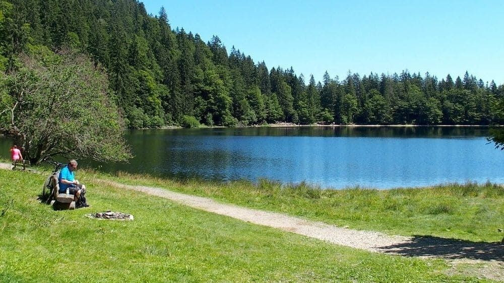 © Jean-Claude Praire Lac forestier - Forêt-Noire - Allemagne