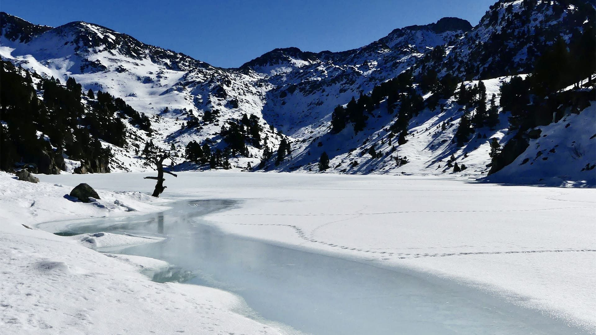 © Michel Madre Rivière gelée - Encantats - Pyrénées - Espagne