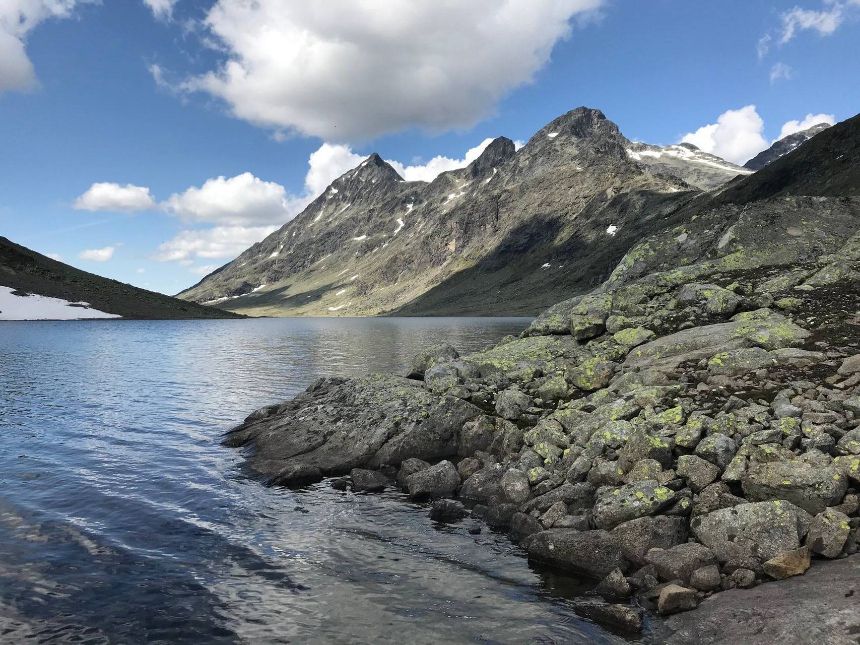 Lac de montagne Gjende - Jotunheimen - Norvège