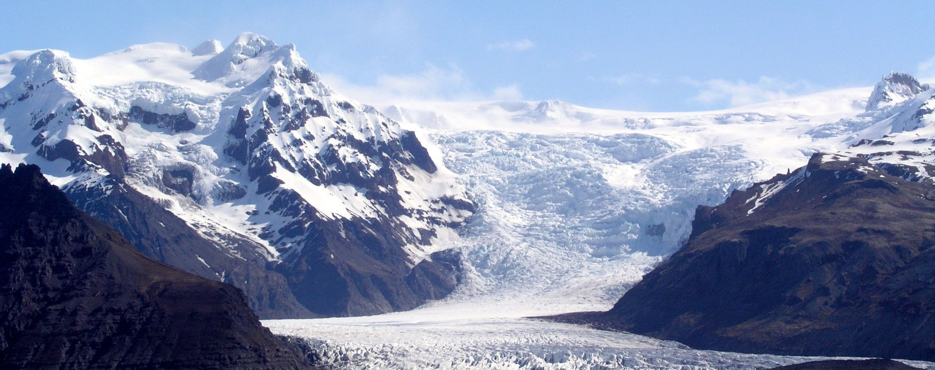Langue glaciaire et sommets enneigés - glacier Svínafellsjökull - Islande