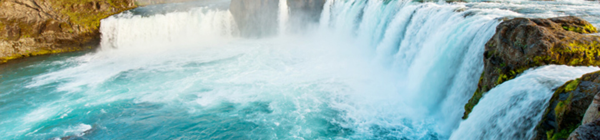 Cascade de Goðafoss et eaux turquoise - Islande