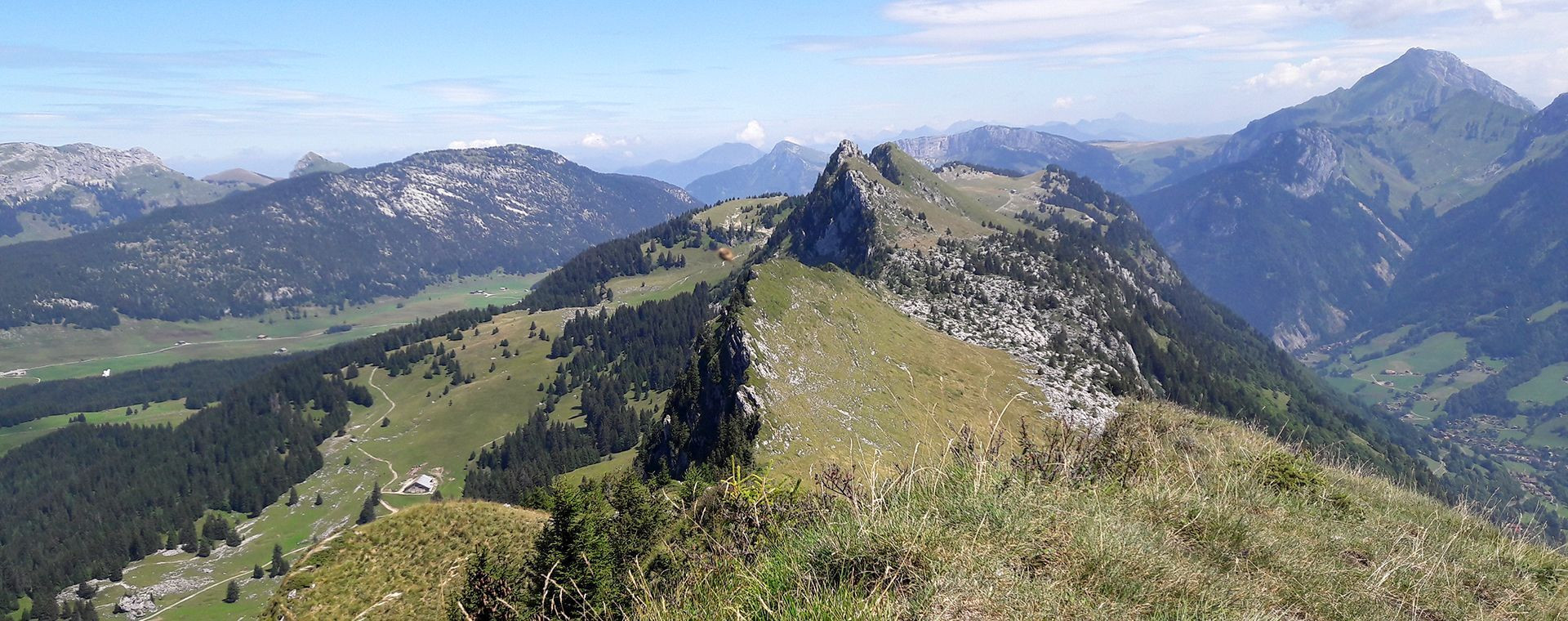 Crête sommitale dans la chaîne des Aravis - Haute-Savoie - France