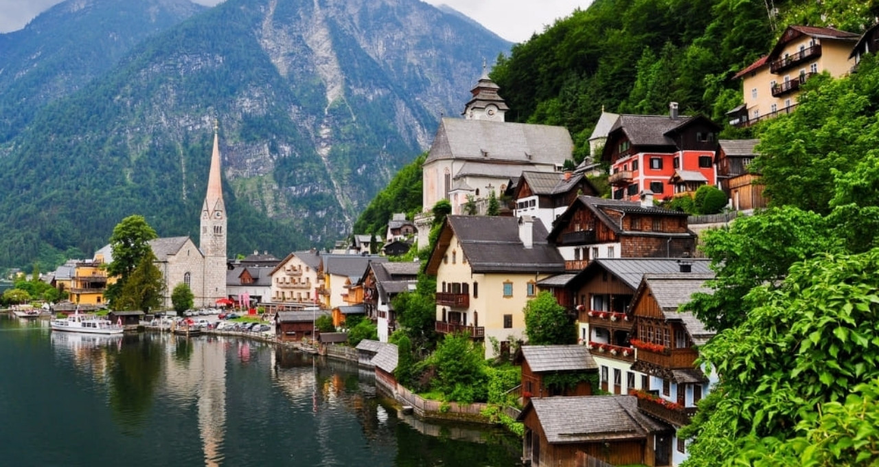Village de Hallstatt au bord du lac - Salzkammergut - Autriche