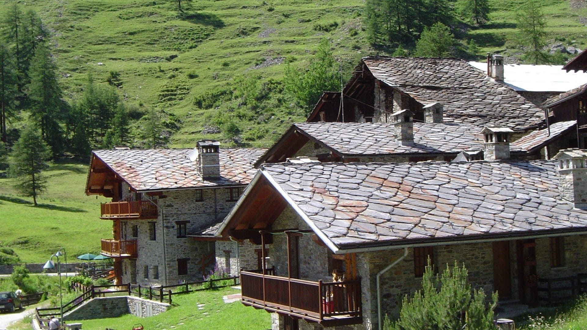 © Pierre Paillat Hameau aux toits de lauzes - Grand Paradis - Italie