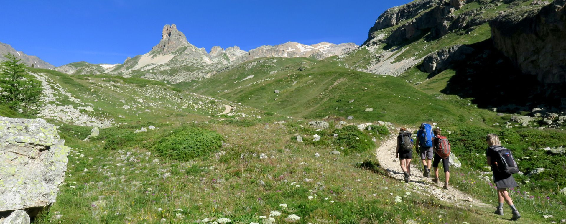 Randonneurs entre Écrins et Thabor - Vallée de la Clarée - Hautes-Alpes - France