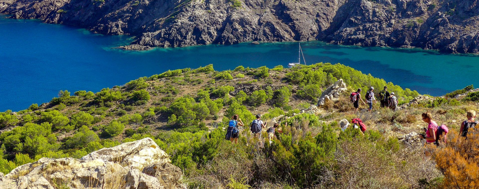 Randonneurs sur la côte entre Collioure et Cadaqués - Catalogne