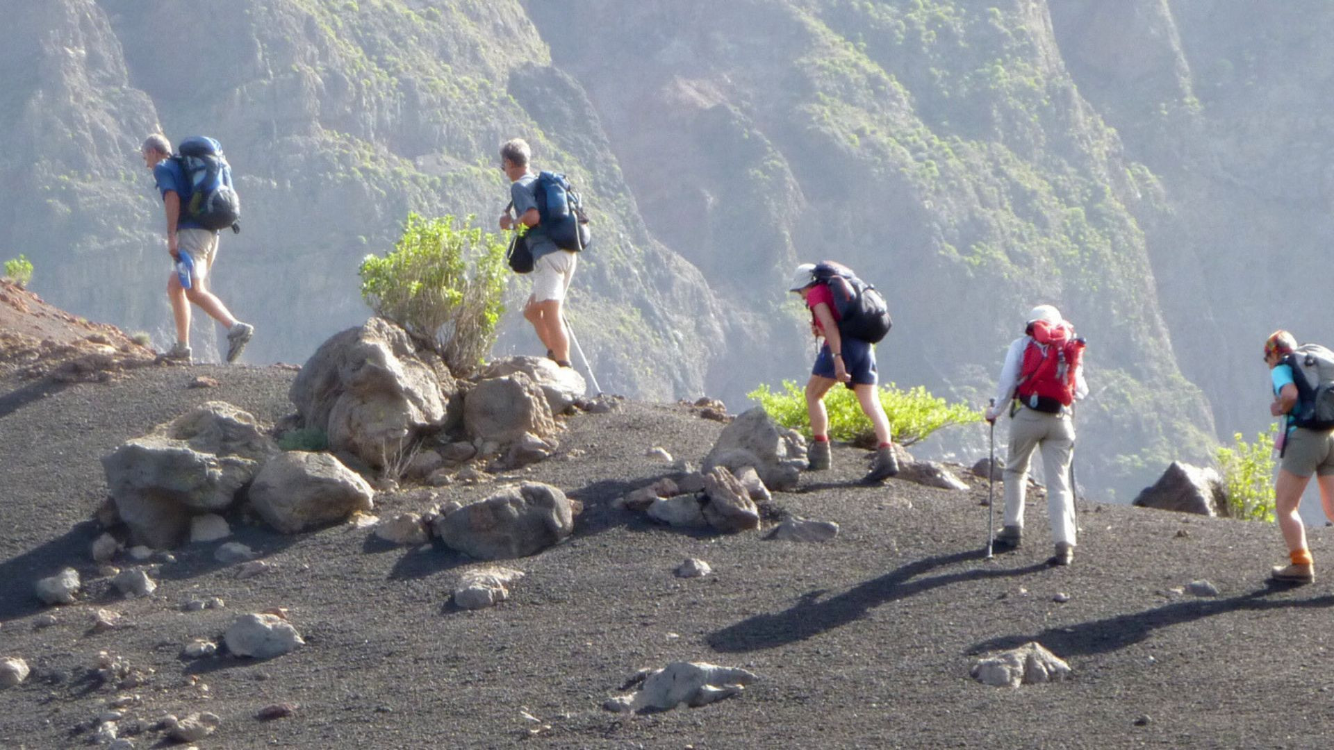 © Wilfrid Valette Hikers descending a volcanic ash slope - Cape Verde
