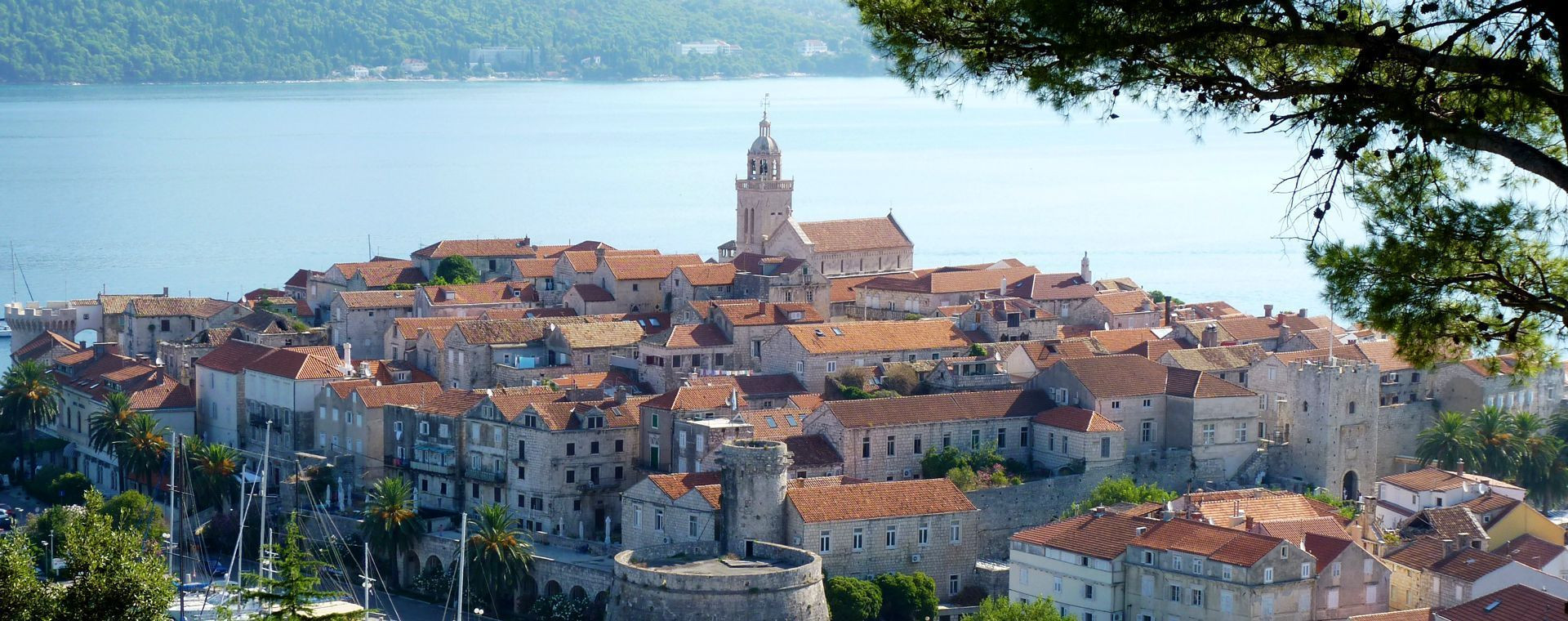 Vieille ville de Korčula vue des hauteurs - Dalmatie - Croatie