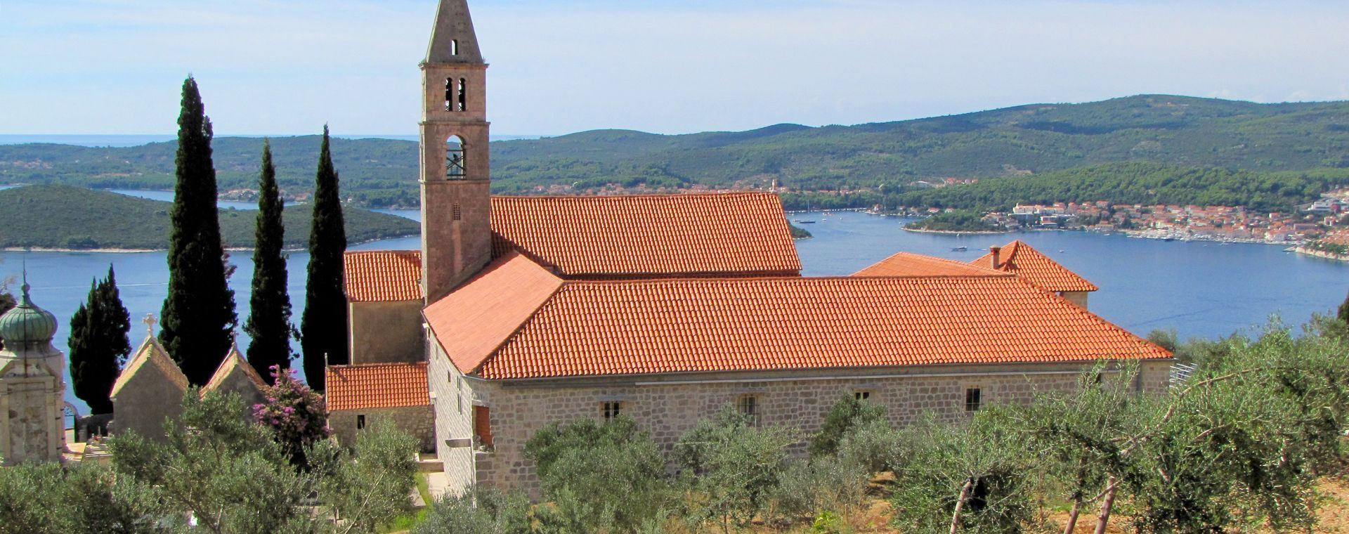 Monastère franciscain au-dessus de la baie - Dalmatie - Croatie