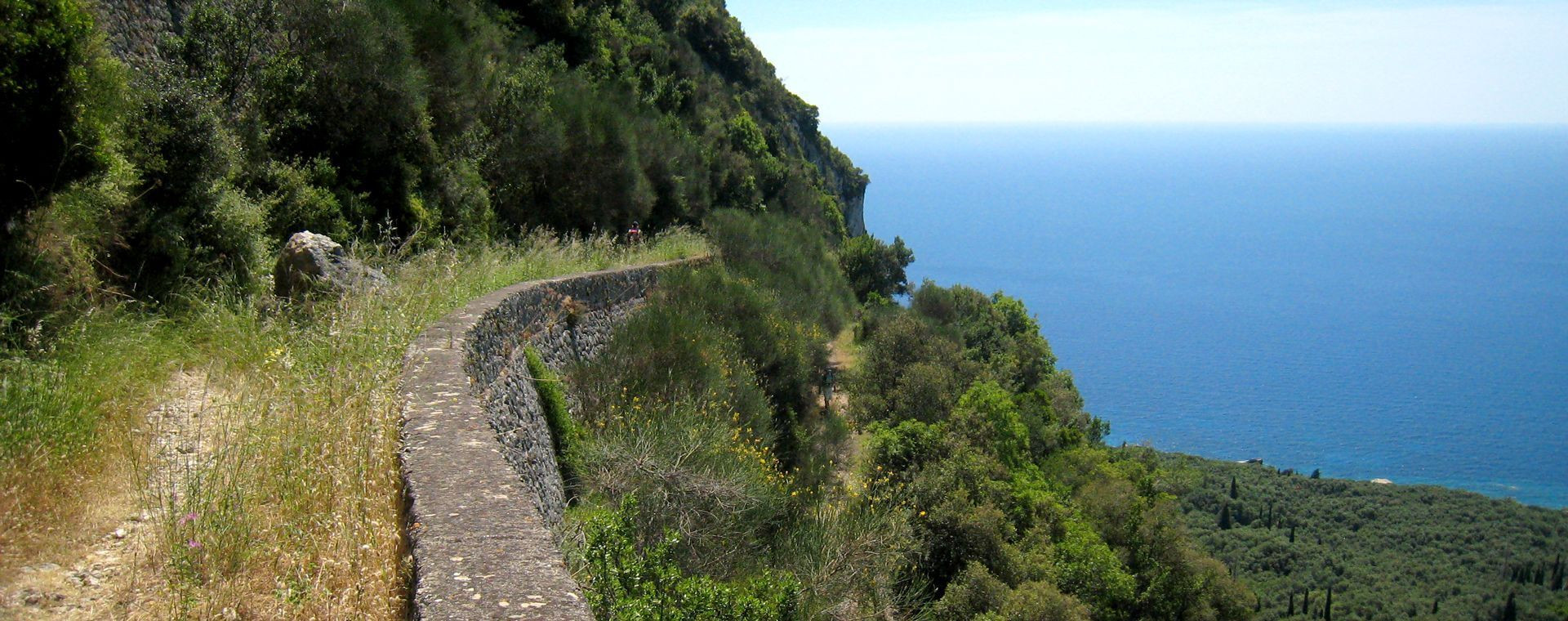 Sentier de randonnée entre Makrades et Agios Georgios - Corfou - Grèce