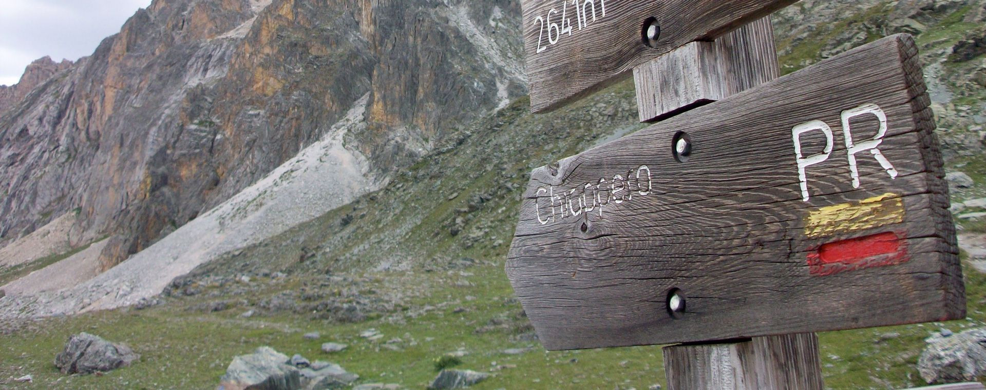 Balisage de randonnée dans l'Ubaye - Alpes du Sud - France
