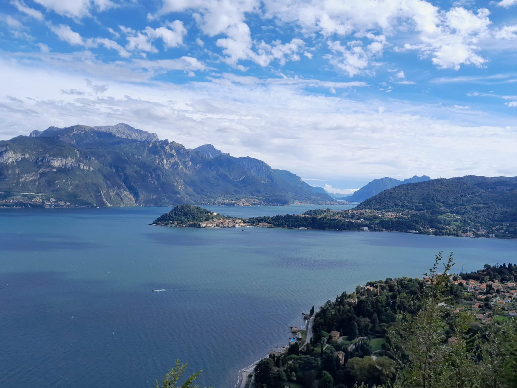 itagp0031-bellagio-et-le-bras-de-lecco-depuis-l_eglise-san-martino-village-de-mennagio-italie