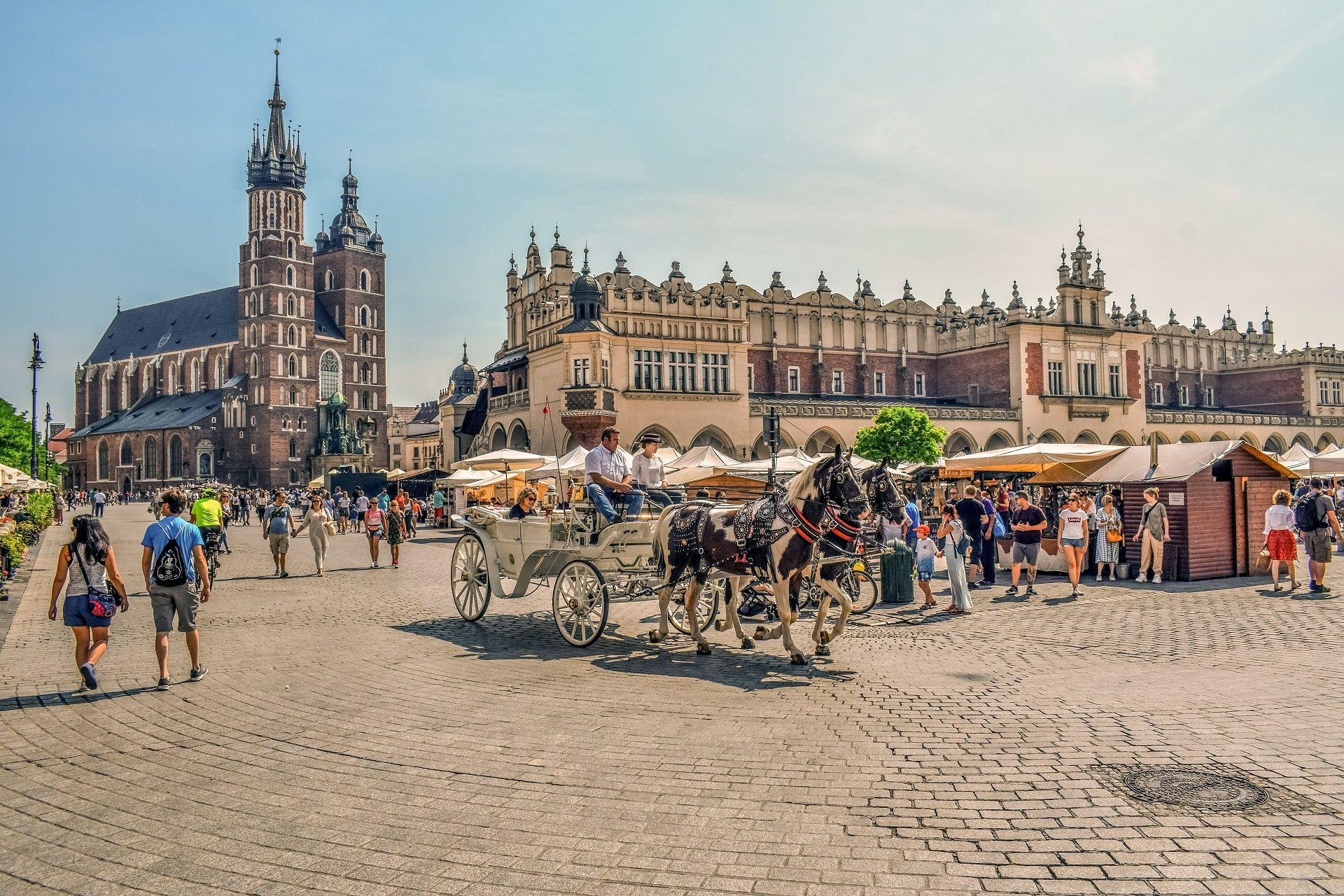 Place du marché et basilique Sainte-Marie - Cracovie - Pologne