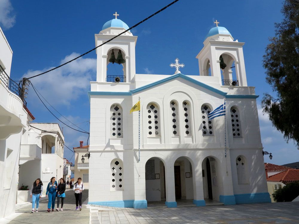 L'église Saint Georges, au coeur du centre ancien d'Andros