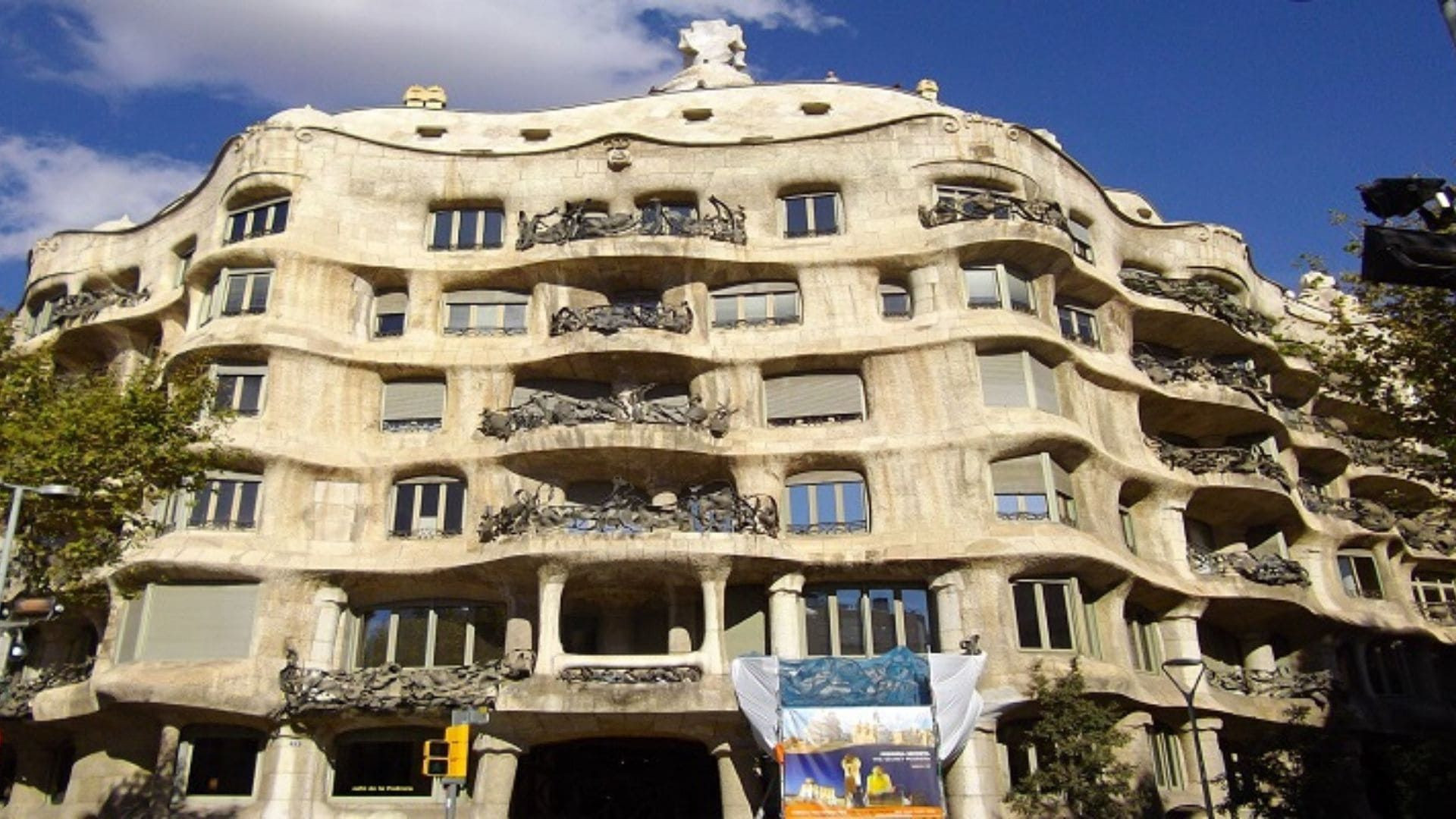 Façade de la Casa Milà de Gaudí - Barcelone - Espagne