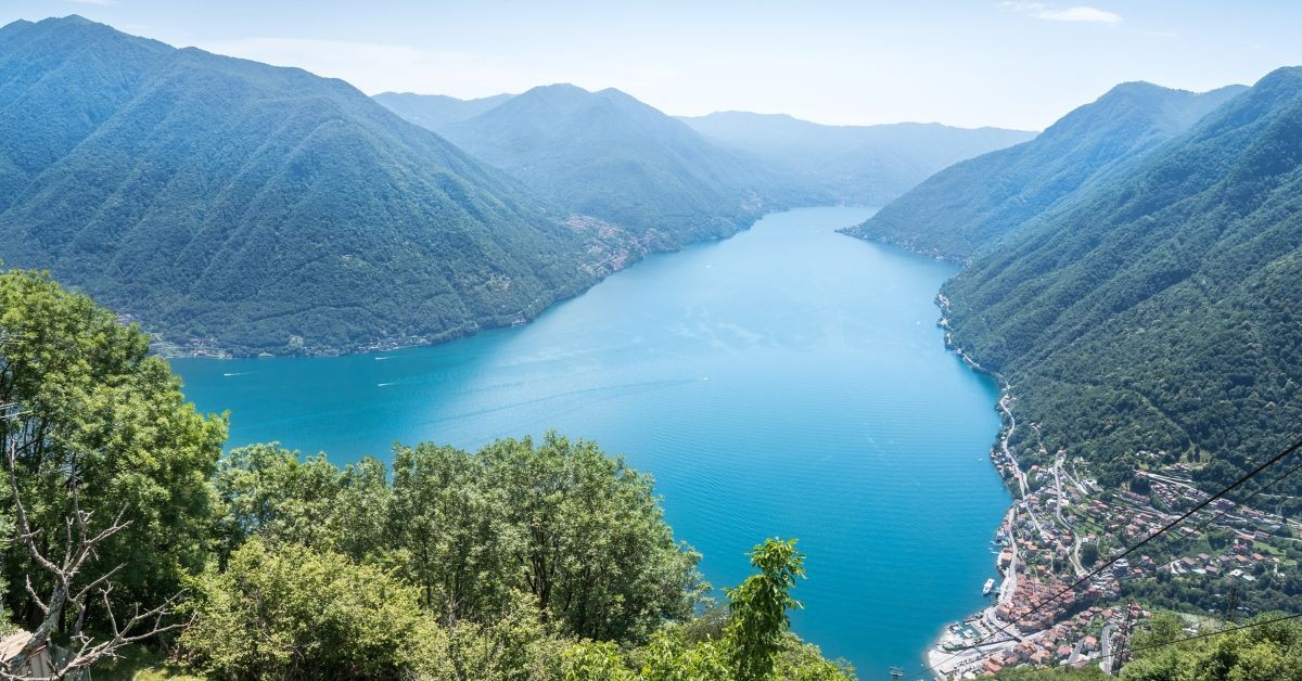 Vue plongeante sur le lac de Côme - Lombardie - Italie