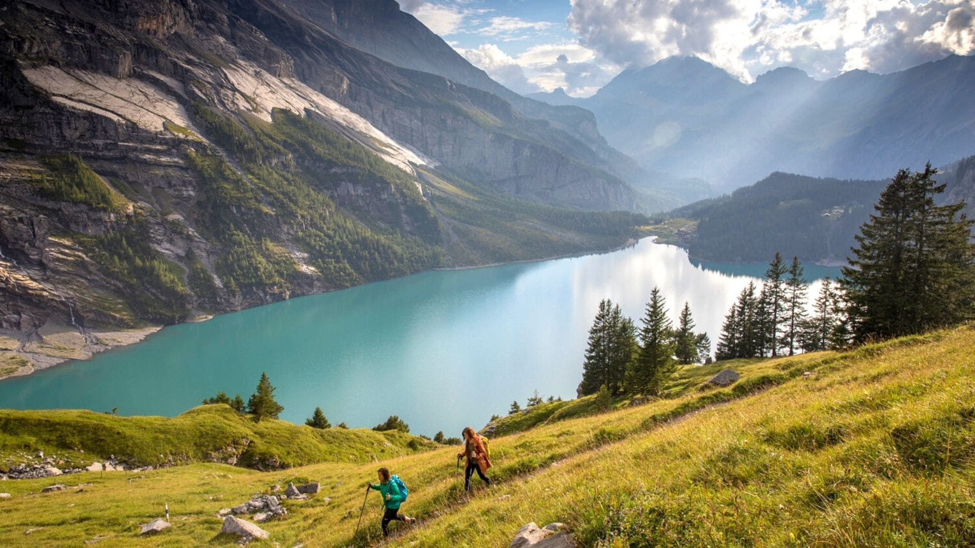 © David Birri Randonnée au-dessus du lac d'Oeschinen - Kandersteg - Suisse