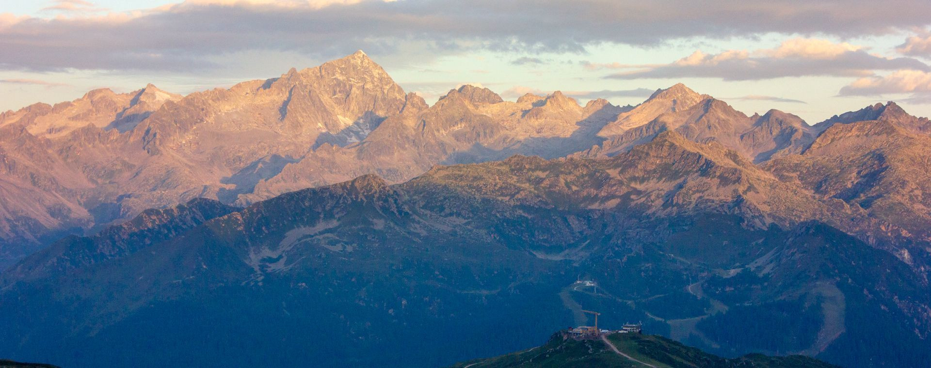 Sommets des Dolomites de Brenta au coucher du soleil - Dolomites - Italie