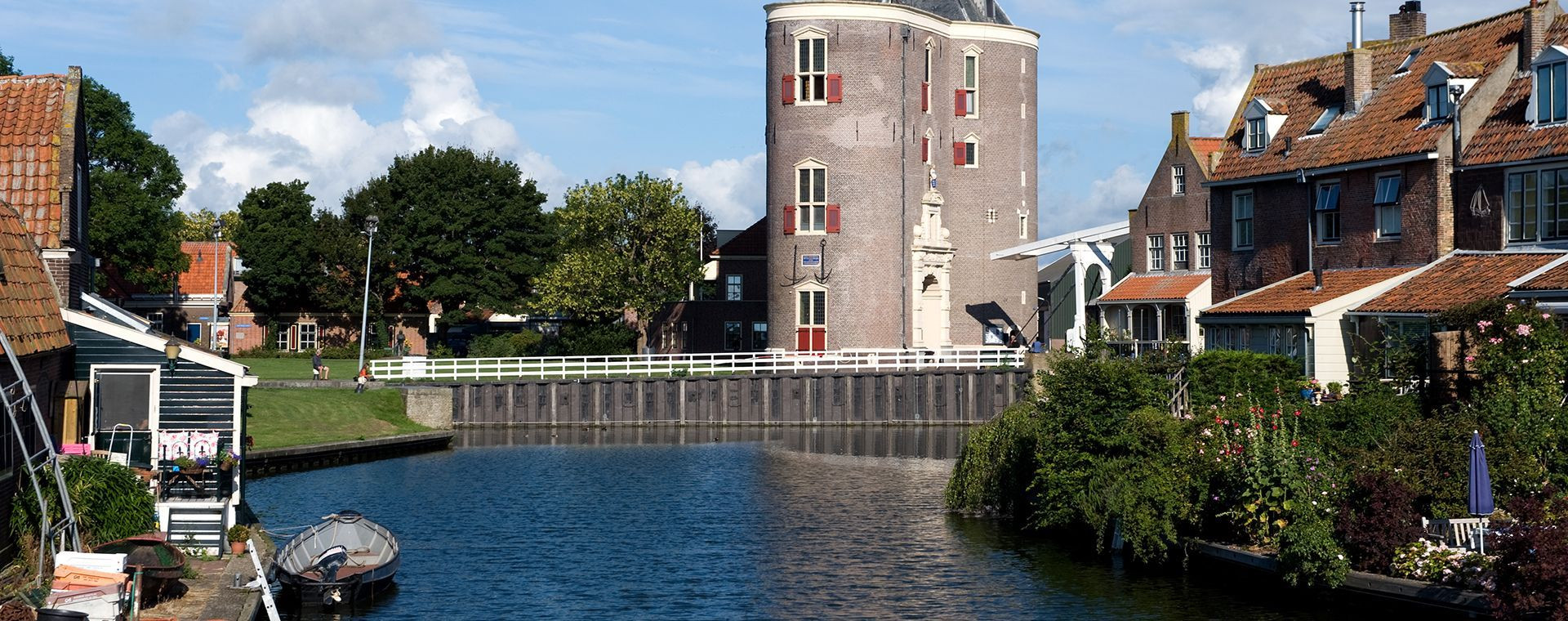 Port et tour du Drommedaris au bord de l'IJsselmeer - Enkhuizen - Pays-Bas