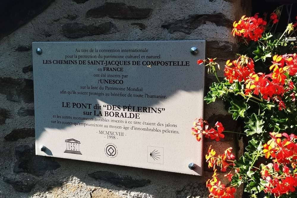 © Anne-Marie Billault Le Pont des Pèlerins à St Chély d'Aubrac © Anne-Marie Billault