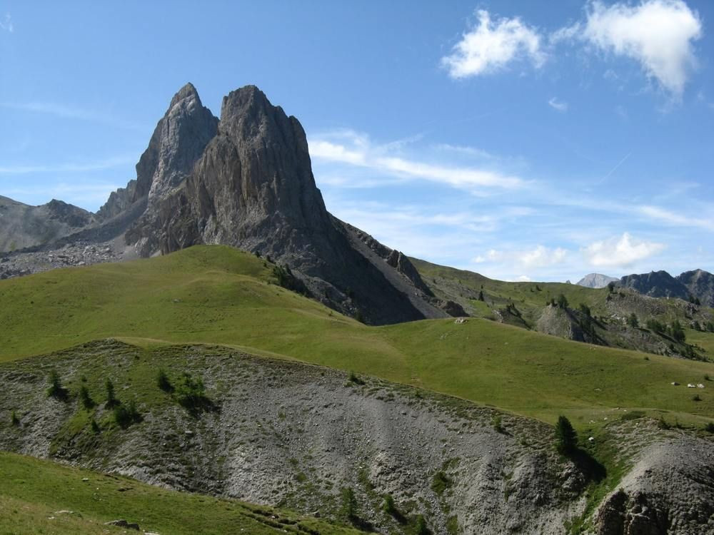 © Marc Laurans Sommet rocheux en alpage - Alpes du Sud - France